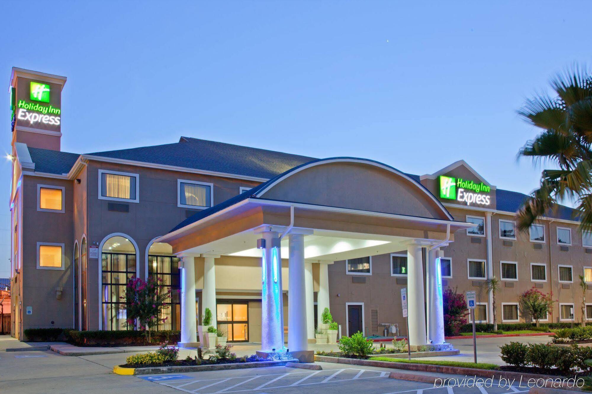 Holiday Inn Express Houston North-1960 Champions Area Louetta Bagian luar foto